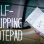 Self-flipping notepad par Victor Sanz