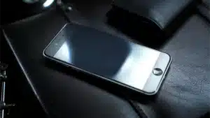 Chris Kenworthey et Mark Mason présentent EYEPHONE par Alan Boyd