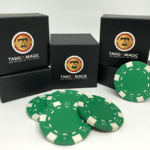 Expanded Shell Poker Chip plus 4 jetons normaux par Tango