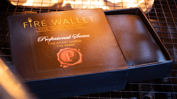 The Professionals Fire Wallet par Murphys Magic Supplies Inc02