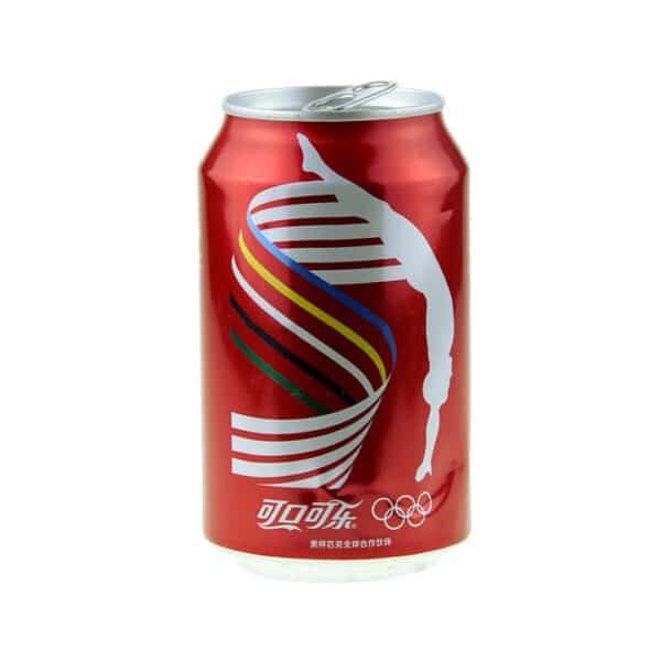 The can par Kobayashi Coca Cola
