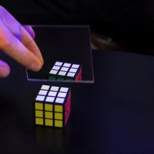 MIRROR RUBIK'S CUBE par Rodrigo Romano