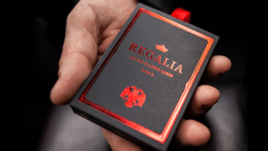 Regalia rouge - Jeu de cartes par Shin lim