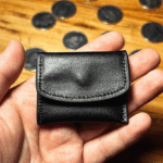 The Cowhide Coin Wallet par Bacon Magic