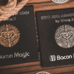 Bow and arrow coin par Bacon Magic