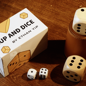 Cup and Dice par Ethan Yip