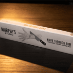 Couteau à travers le bras par Murphy's Magic