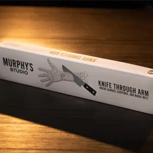Couteau à travers le bras par Murphys Magic