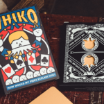 Jeu de cartes ultra-fin WHIKO Stage par Bacon Magic