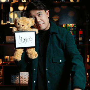Teddy Unframed par Bond Lee & JC Magic