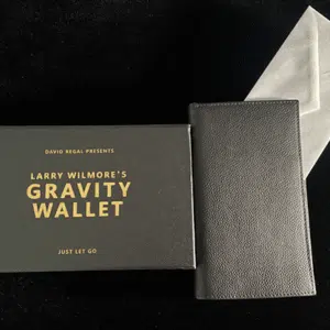 Larry Wilmore's Gravity Wallet par David Regal and Larry Wilmore